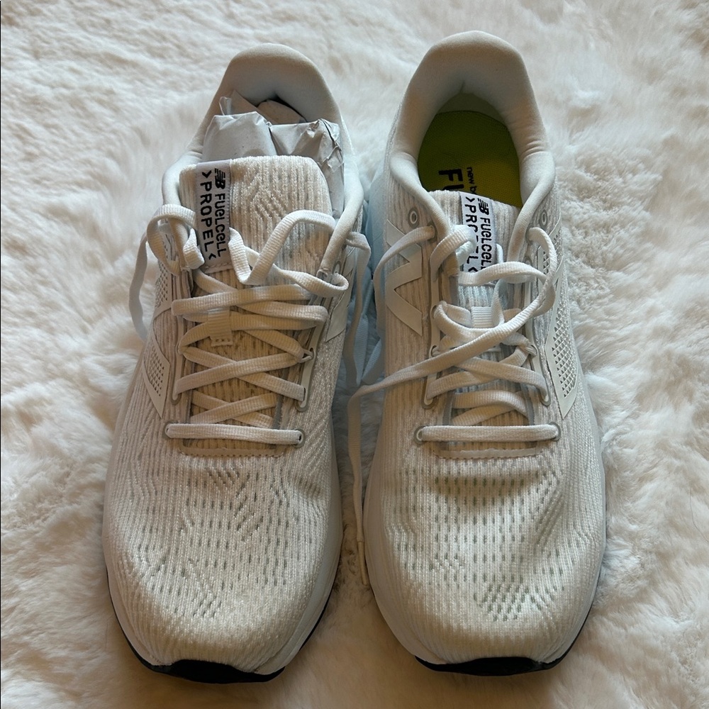 NWT Women’s New Balance White Sneakers - Picture 3 of 5
